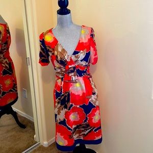Make a statement in this colorful & fun Max and Cleo dress. Great condition. Med